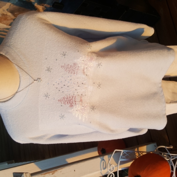 DECORATED ORIGINALS ♡ Pastel Blue Embroidered Silver|White Winter Scene Top S - Picture 7 of 18